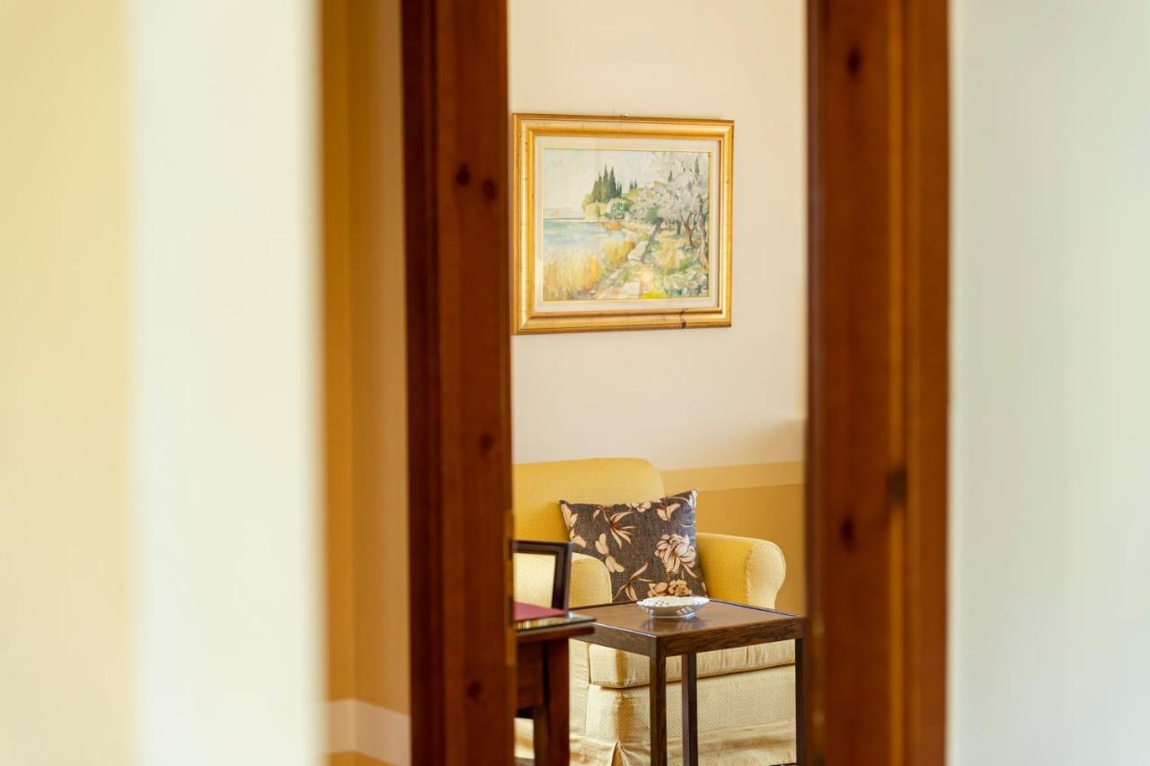 Resort Locanda San Verolo Boutique Hotel Костермано Екстериор снимка
