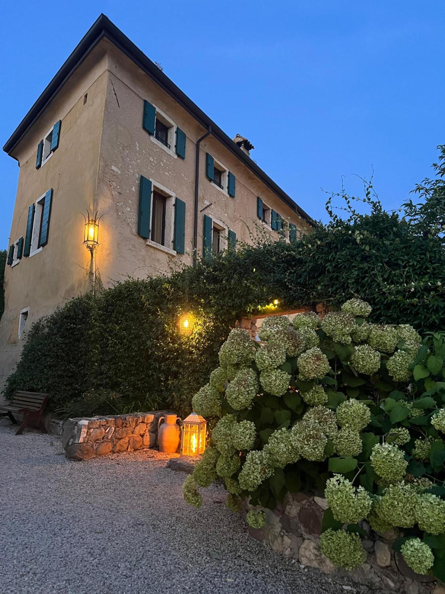Resort Locanda San Verolo Boutique Hotel Костермано Екстериор снимка